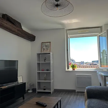 Appartement Cosy En Centre Ville Cholet Exterior foto